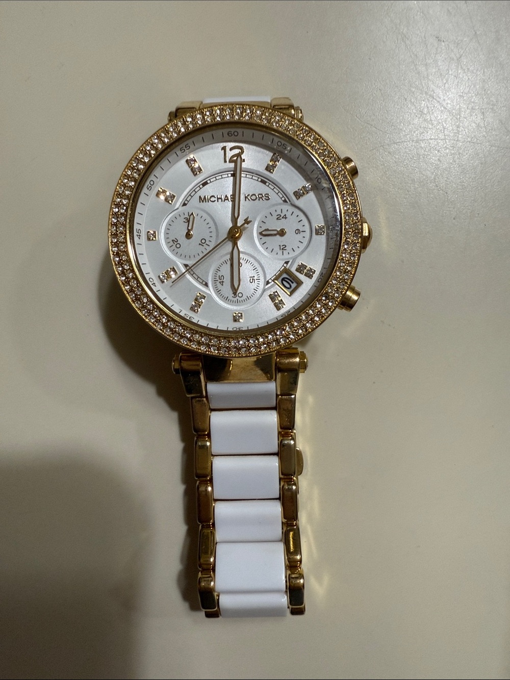 Micheal Kors MK6119 Parker
Diamond Watch for parts/not working